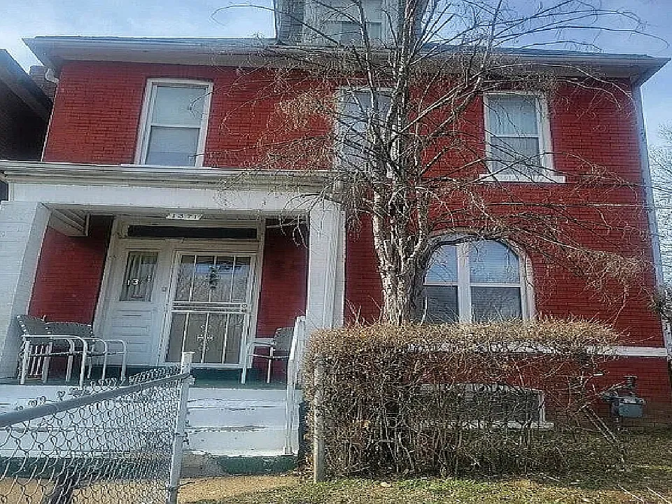 1371 Montclair Ave