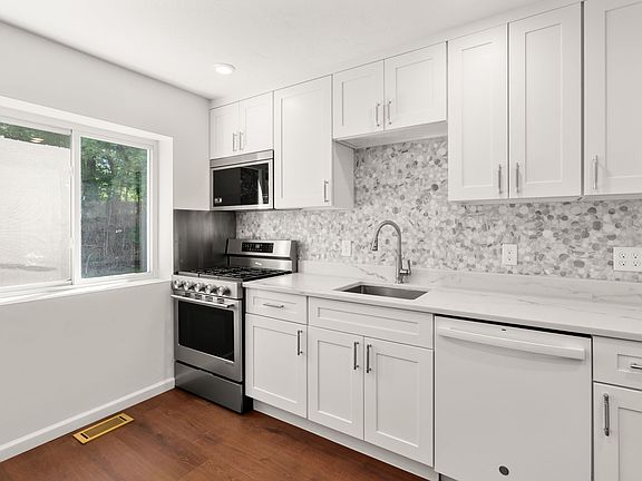 2nd image of 47 Bayberry Dr APT 2