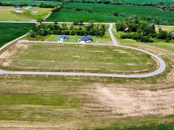 19500 S 54th St #B2-l3, Hickman, NE 68372