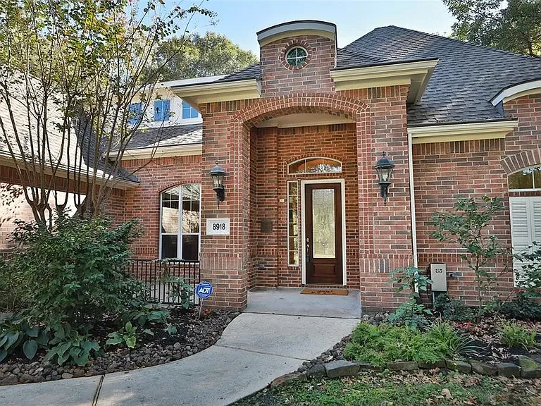 8918 Summerdale Ln — Photo 1