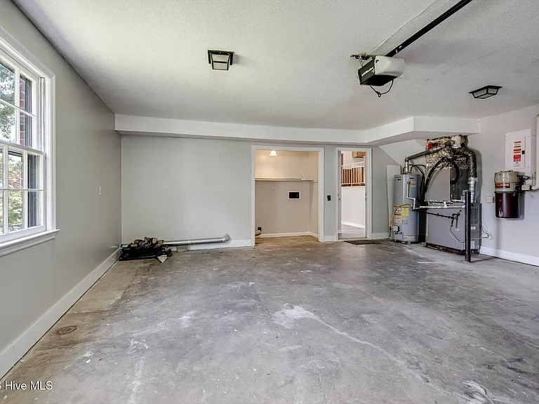 152 Holiday Dr — Photo 26