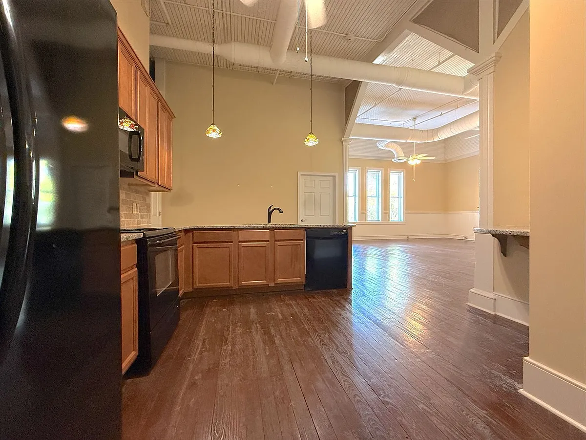 Building Photo - 484 1st St #300