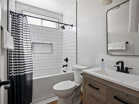 3rd image of 4516 32nd St APT 4