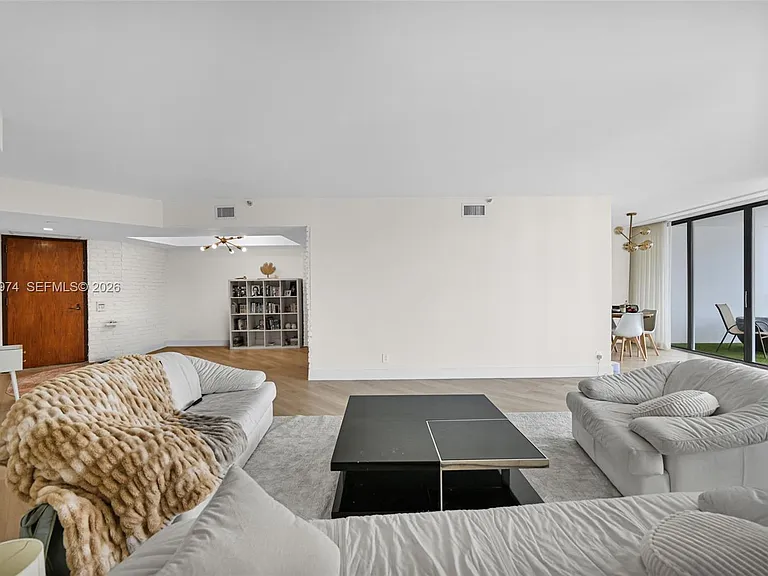 19707 Turnberry Way #17A — Photo 13