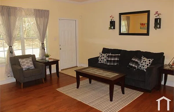 1501 Crescent Hill Dr — Photo 6