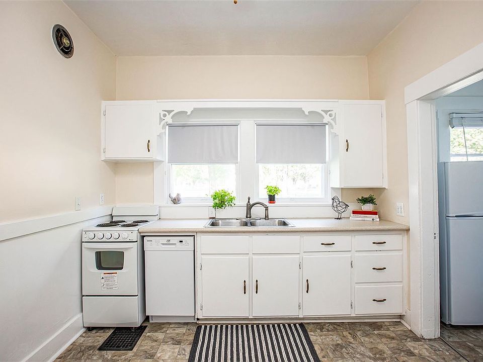 630 Bluemont Ave, Manhattan, KS 66502 Zillow