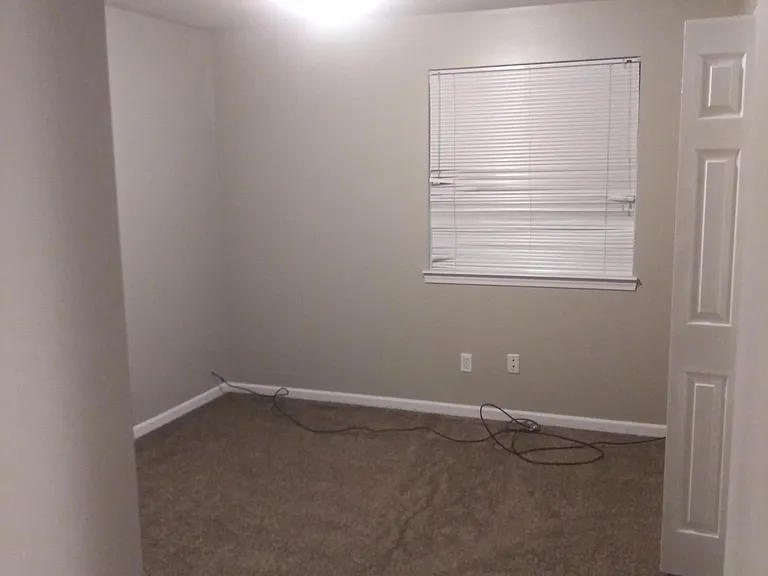 436 E Kenilworth Ave — Photo 16