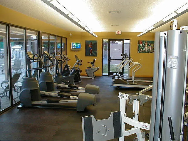 Three bedroom, 1st floor unit in gated NW community — Photo 3