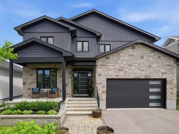 640 Meadowridge Cir, Ottawa, ON K0A 1L0