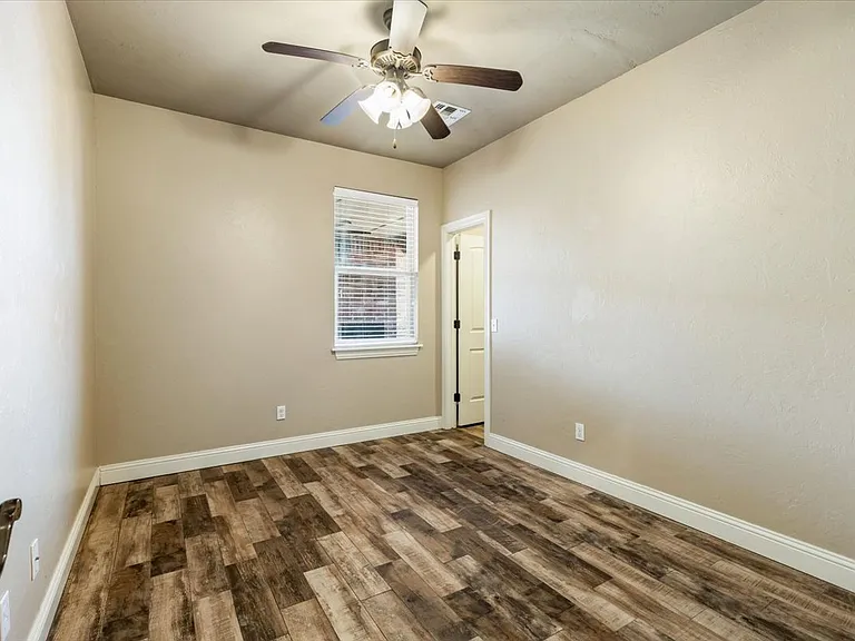 5701 NW Lady Marna Ave — Photo 7