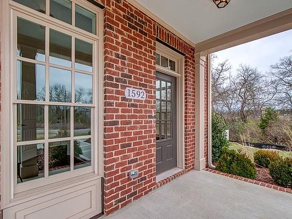 3rd image of 1592 Townsend Blvd