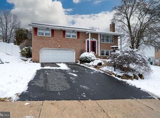 31 Hearthstone Dr, Reading, PA 19606