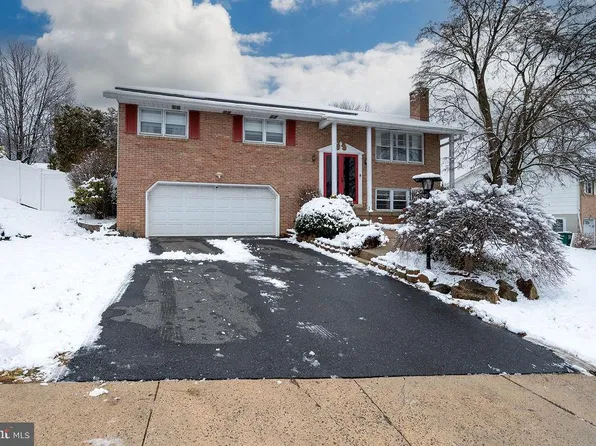 31 Hearthstone Dr, Reading, PA 19606