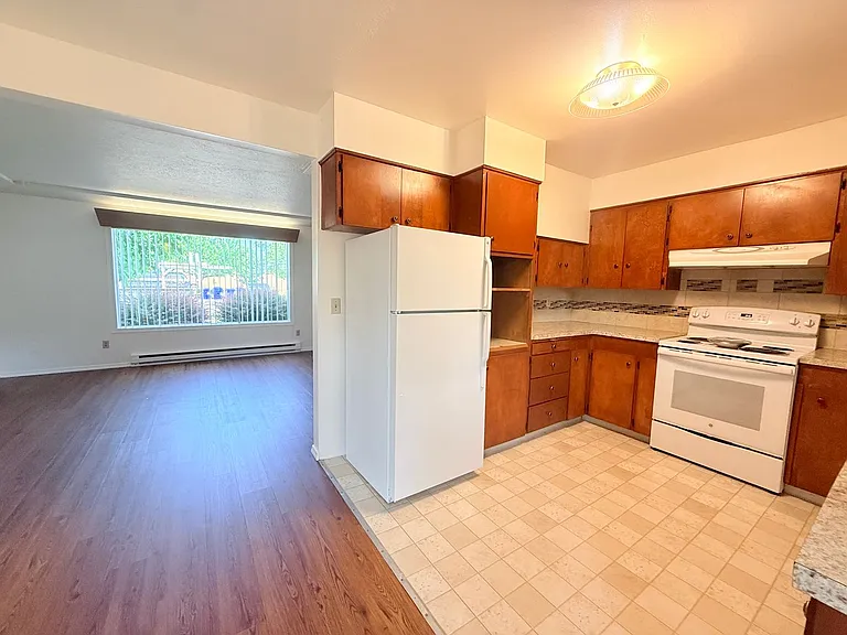 537 NE 113th Ave — Photo 3