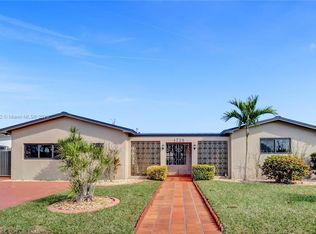 1725 SW 98th Ct, Miami, FL 33165