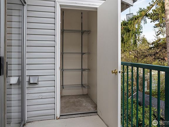 5th image of 1522 NE 175th Street #407