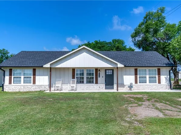 202 S 1st Ave, Stroud, OK 74079
