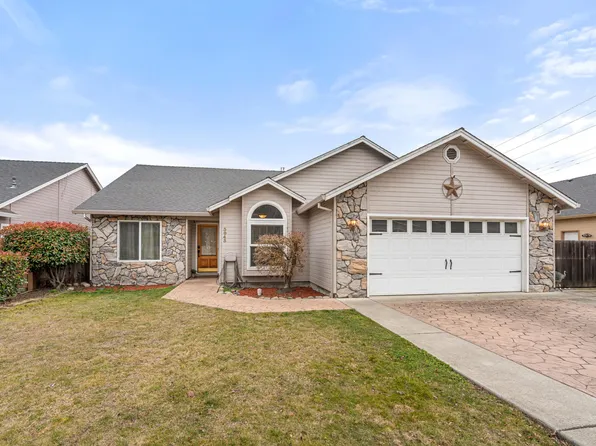 3043 Colonial Ave, Medford, OR 97504