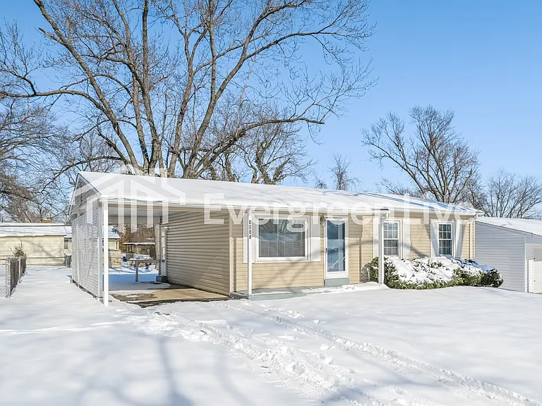 1535 Redman Blvd — Photo 2
