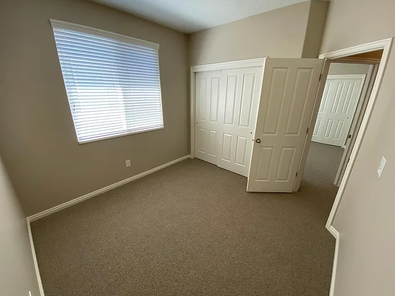 1140 York Dr — Photo 8