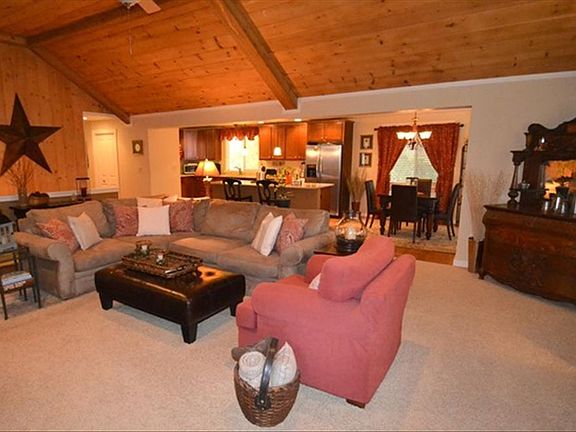 Great Rm Dining & Kitchen