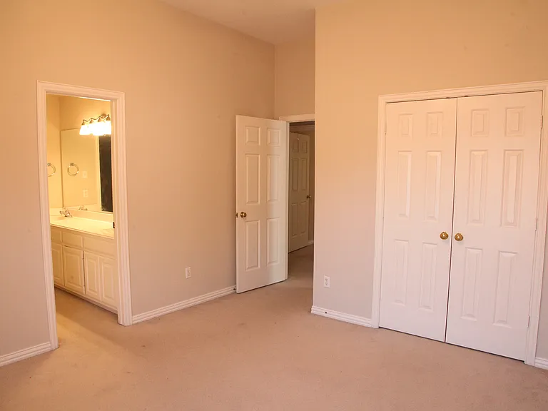 8605 Berwick Dr — Photo 18