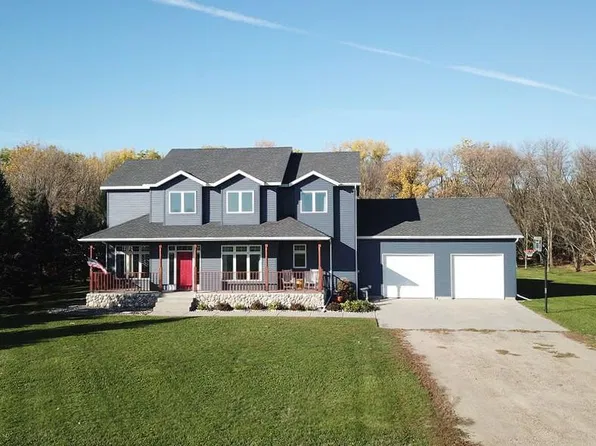 7589 40th St N, Moorhead, MN 56560