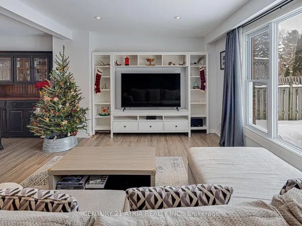 251 Stouffer St, Whitchurch Stouffville, ON L4A 4Y8