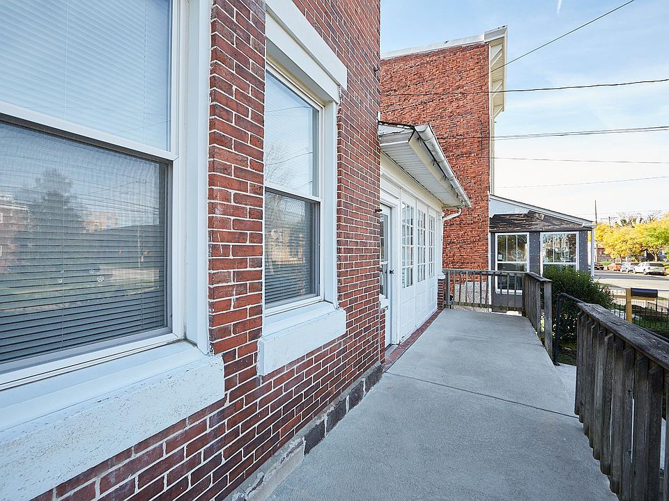 2nd image of 1416 Arch St Floor 2