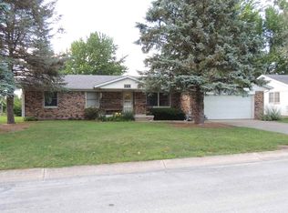 146 Crestview Dr, Rossville, IN 46065