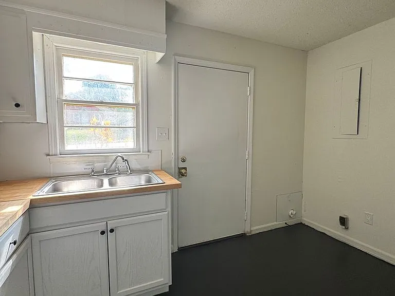 818 Taggart Ave #F — Photo 10