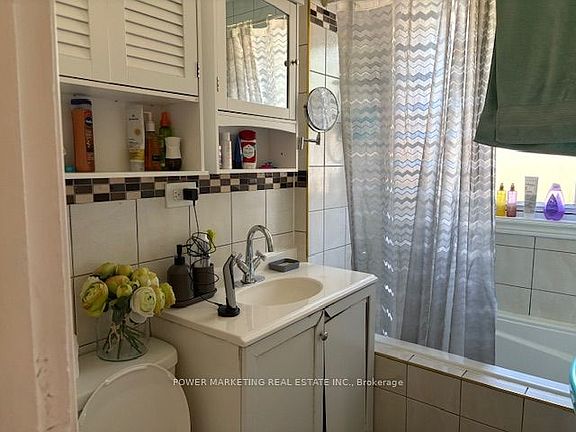 5th image of 803 Merivale Rd