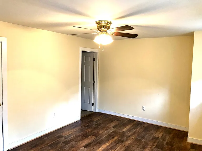 2617 E Clay St — Photo 6