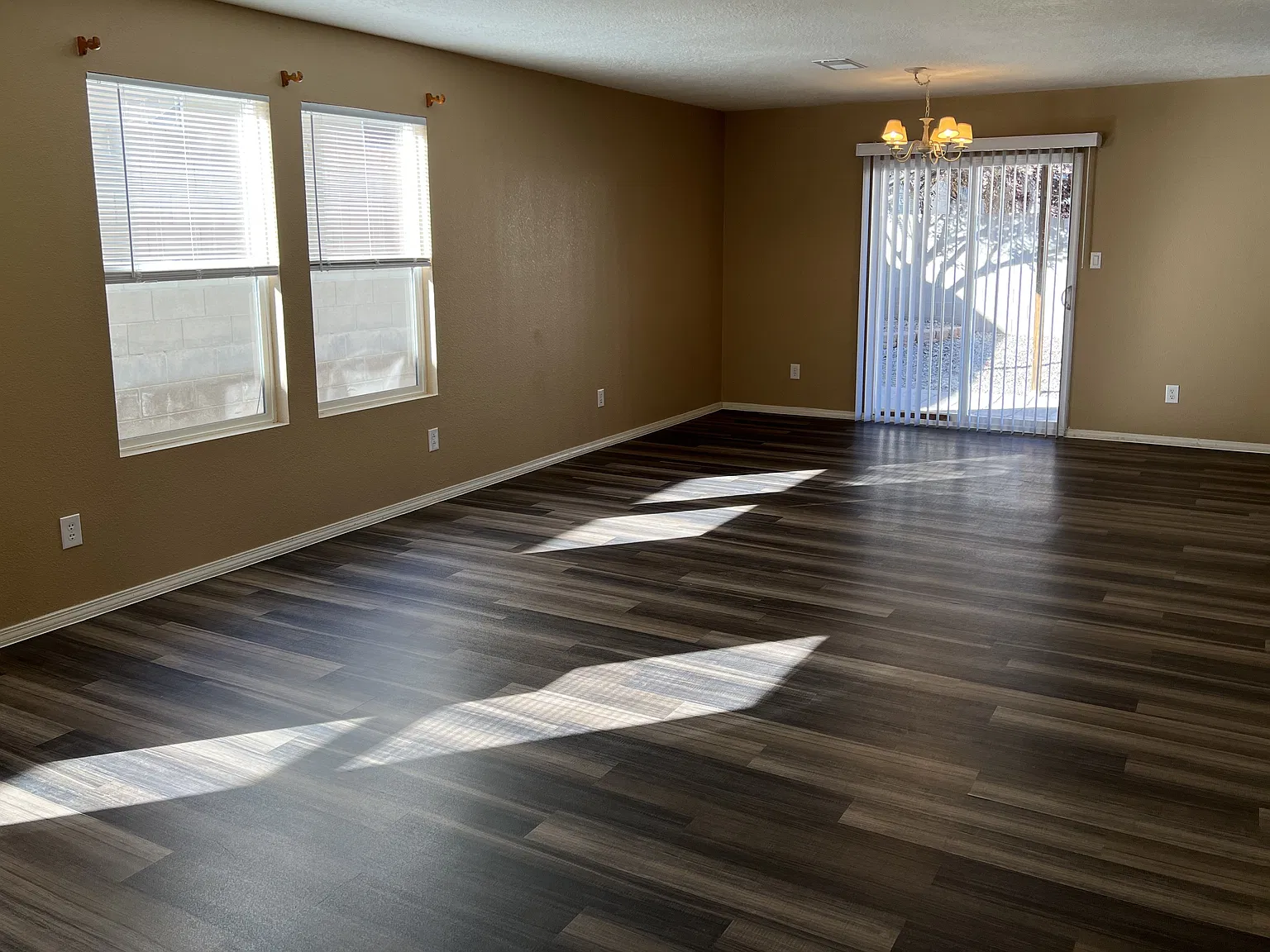 3 bed, 2.5 bath, 1747 sqft, $2,050 — Photo 4