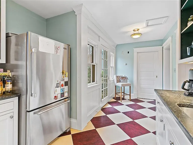 512 Lexington Ave — Photo 15