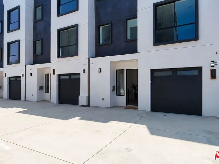 4830 1/2 W Pickford St — Photo 4