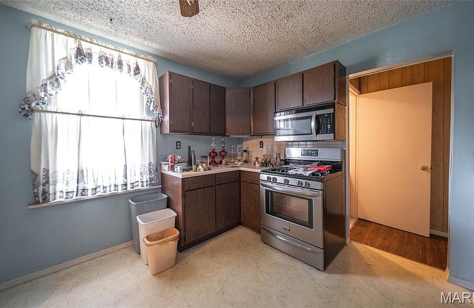 10th image of 2446 Charlack Ave