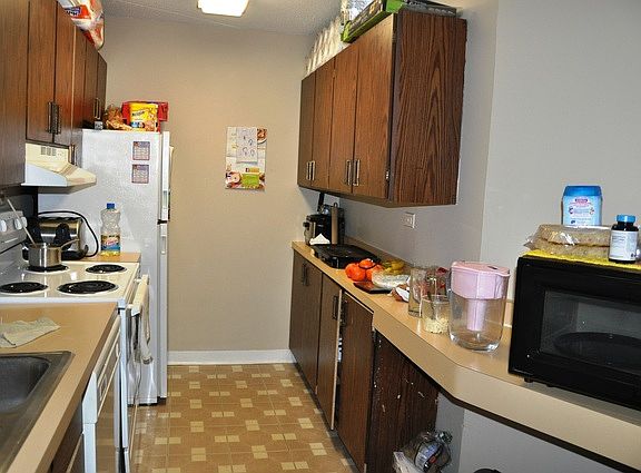 4th image of 5550 Astor Ln Unit 115
