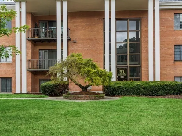 31 Church Grn APT 105, Taunton, MA 02780