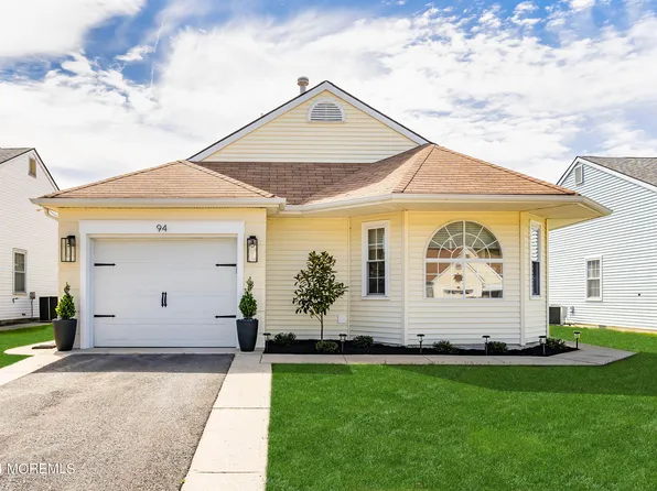 94 Narberth Way, Toms River, NJ 08757
