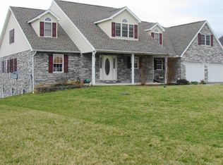 2458 Pikeside Dr, Greencastle, PA 17225