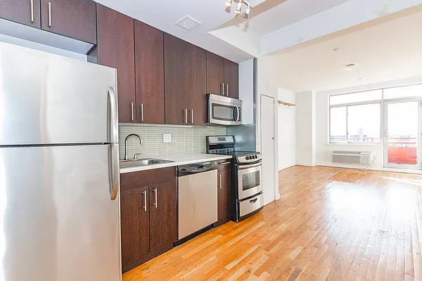 Rented by MySpaceNYC | media 24