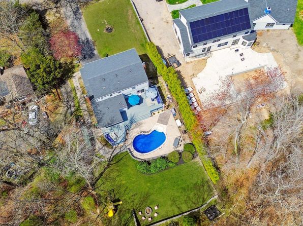 14 Victory Knoll Path, Miller Place, NY 11764
