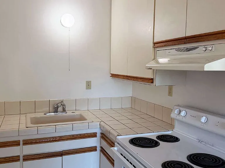 681 1st St W #4 — Photo 7