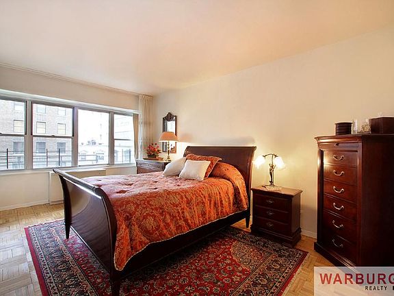 3rd image of 118 E 60th St APT 6C