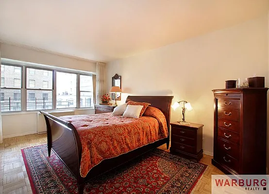 Sold by Warburg | media 5