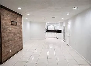 3 bed, 1.5 bath, 1290 sqft, $1,750 — Photo 2