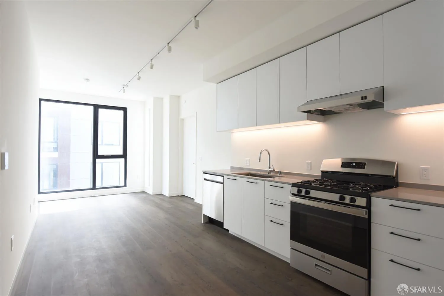 395 6th St #Bm1 - Photo 3