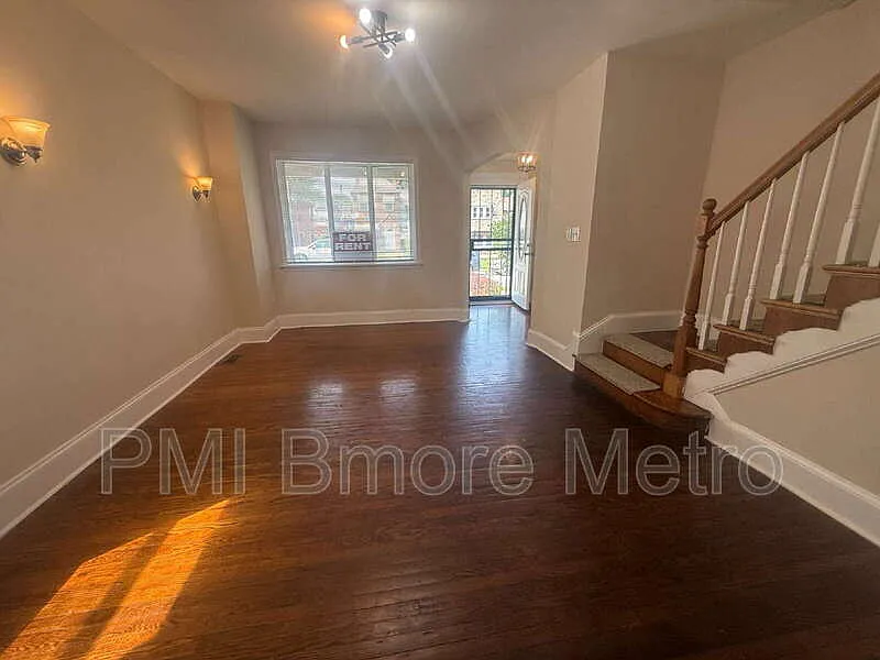 3 bed, 1.5 bath, 1298 sqft, $1,910 — Photo 2