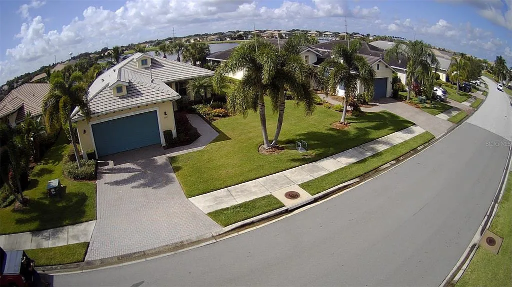 2 bed, 2.0 bath, 1731 sqft, $3,495 — Photo 2